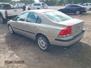 ✅ 2004 Volvo S60 • VIN: YV1RS59V142413627 • Lot: 43692092. Wystawiony na IAAI z przebiegiem 140 213 mil. Bezpłatny archiwum sprzedaży aukcyjnych z USA i szczegółowy raport historii pojazdu na DreamBid. Zdjęcie 3.