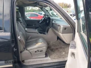 ✅ 2004 Chevrolet Suburban LT • VIN: 3GNEC16T74G283784 • Лот: 42397880. Опубликован ранее на IAAI с пробегом 201 870 миль. Бесплатный доступ к архиву аукционных продаж из США и подробный отчёт об истории автомобиля на DreamBid. Изображение 5.