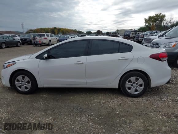 ✅ 2018 Kia Forte LX • VIN: 3KPFK4A77JE168119 • Lot: 43471262. Listed on IAAI with 77,079 mi. Free auction sales archive from the USA and detailed vehicle history report at DreamBid. Image 14.