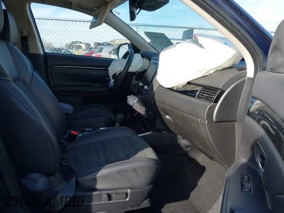 2020 Mitsubishi Outlander ES with VIN JA4AZ3A38LZ044939, listed as a IAAI auction lot 41654657 with 60,050 mi miles and . Bid and sale history available at DreamBid. Image 5.