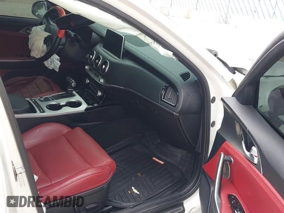 ✅ 2018 Kia Stinger GT1 • VIN: KNAE45LC6J6030287 • Lot: 42342497. Wystawiony na IAAI z przebiegiem 84 944 mil. Bezpłatny archiwum sprzedaży aukcyjnych z USA i szczegółowy raport historii pojazdu na DreamBid. Zdjęcie 5.