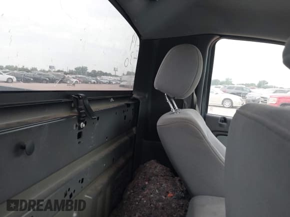 ✅ 2012 Ford F-150 XL • VIN: 1FTMF1CF4CFC19230 • Lot: 42762939. Wystawiony na IAAI z przebiegiem 217 998 mil. Bezpłatny archiwum sprzedaży aukcyjnych z USA i szczegółowy raport historii pojazdu na DreamBid. Zdjęcie 8.