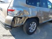 ✅ 2013 Toyota Highlander SE • VIN: 5TDZK3EH4DS135406 • Лот: 43170302. Опубликован ранее на IAAI с пробегом 238 486 миль. Бесплатный доступ к архиву аукционных продаж из США и подробный отчёт об истории автомобиля на DreamBid. Изображение 6.