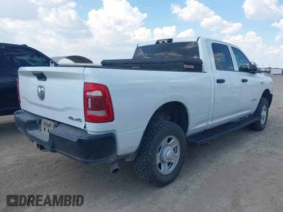 ✅ 2022 Ram 2500 Tradesman • VIN: 3C6UR5CJ3NG298322 • Lot: 43000975. Listed on IAAI with 97,692 mi. Free auction sales archive from the USA and detailed vehicle history report at DreamBid. Image 4.