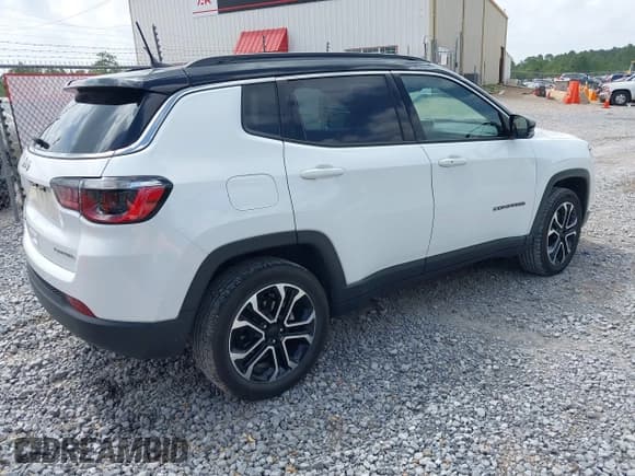 ✅ 2023 Jeep Compass (RED) Edition • VIN: 3C4NJDCN3PT565647 • Lot: 42461874. Wystawiony na IAAI z przebiegiem 42 830 mil. Bezpłatny archiwum sprzedaży aukcyjnych z USA i szczegółowy raport historii pojazdu na DreamBid. Zdjęcie 4.