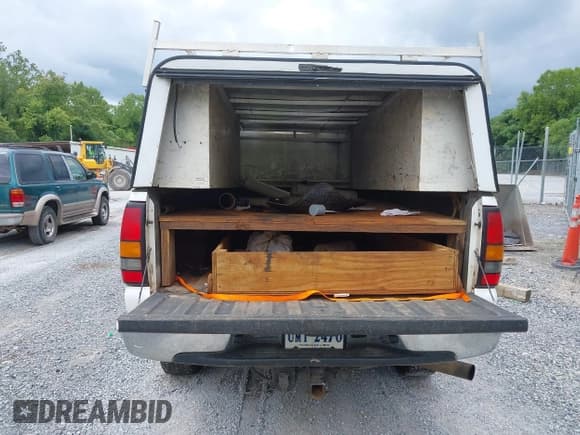 ✅ 2007 GMC Sierra 2500HD Work Truck • VIN: 1GTHK24DX7E179795 • Lot: 42764565. Wystawiony na IAAI z przebiegiem 337 205 mil. Bezpłatny archiwum sprzedaży aukcyjnych z USA i szczegółowy raport historii pojazdu na DreamBid. Zdjęcie 16.