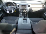 ✅ 2019 Toyota Tundra SR5 • VIN: 5TFDY5F13KX854563 • Lot: 90518715. Wystawiony na Copart z przebiegiem 67 985 mil. Bezpłatny archiwum sprzedaży aukcyjnych z USA i szczegółowy raport historii pojazdu na DreamBid. Zdjęcie 8.