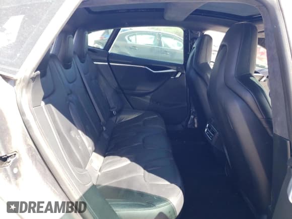 ✅ 2015 Tesla Model S 85D • VIN: 5YJSA1H47FF081883 • Lot: 49960005. Wystawiony na Copart z przebiegiem Nie podano. Bezpłatny archiwum sprzedaży aukcyjnych z USA i szczegółowy raport historii pojazdu na DreamBid. Zdjęcie 10.