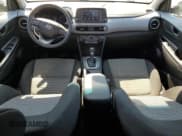 ✅ 2018 Hyundai Kona SE • VIN: KM8K12AA0JU091222 • Лот: 74841194. Опубликован ранее на Copart с пробегом 92 683 миль. Бесплатный доступ к архиву аукционных продаж из США и подробный отчёт об истории автомобиля на DreamBid. Изображение 8.