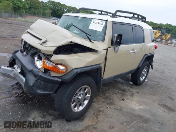 ✅ 2013 Toyota FJ Cruiser • VIN: JTEBU4BF9DK153861 • Лот: 42215030. Опубликован ранее на IAAI с пробегом 191 720 миль. Бесплатный доступ к архиву аукционных продаж из США и подробный отчёт об истории автомобиля на DreamBid. Изображение 2.