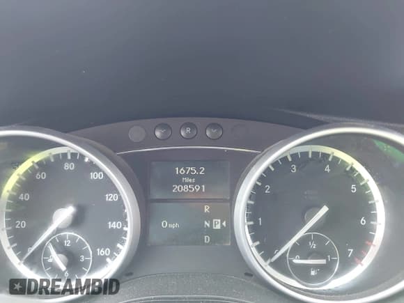 ✅ 2011 Mercedes-Benz R 350 • VIN: 4JGCB6FEXBA127442 • Lot: 42309169. Listed on IAAI with 208,591 mi. Free auction sales archive from the USA and detailed vehicle history report at DreamBid. Image 7.