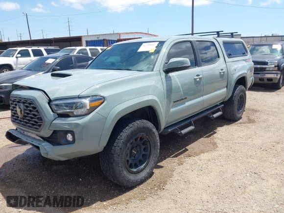 ✅ 2022 Toyota Tacoma SR • VIN: 3TYCZ5AN5NT080995 • Лот: 42799442. Опубликован ранее на IAAI с пробегом 51 700 миль. Бесплатный доступ к архиву аукционных продаж из США и подробный отчёт об истории автомобиля на DreamBid. Изображение 2.