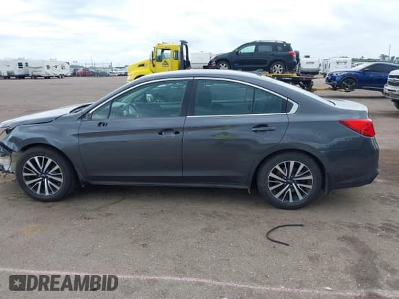✅ 2018 Subaru Legacy Premium • VIN: 4S3BNAC62J3028379 • Lot: 43043435. Wystawiony na IAAI z przebiegiem 103 799 mil. Bezpłatny archiwum sprzedaży aukcyjnych z USA i szczegółowy raport historii pojazdu na DreamBid. Zdjęcie 15.