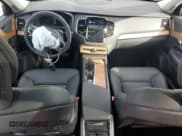 ✅ 2024 Volvo XC90 Plus Bright Theme • VIN: YV4L12PE0R1236241 • Lot: 86067285. Wystawiony na Copart z przebiegiem 23 780 mil. Bezpłatny archiwum sprzedaży aukcyjnych z USA i szczegółowy raport historii pojazdu na DreamBid. Zdjęcie 8.