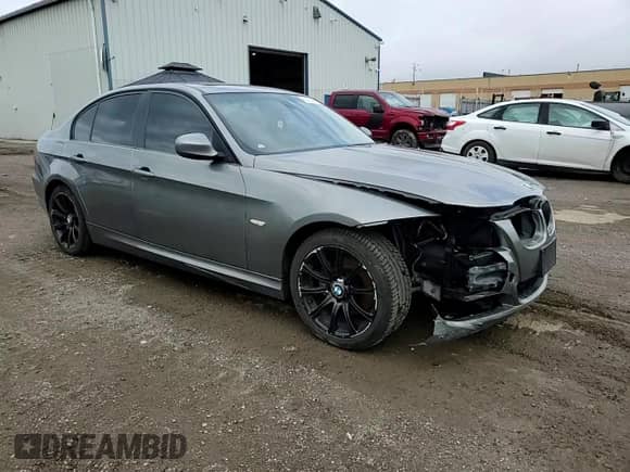 2011 BMW 3 Series z VIN WBAPG7G58BNN18042, wystawiony jako Copart lot #83788495 z przebiegiem 251 963 mil mil oraz Szkoda całkowita • Salvage title. Historia ofert i sprzedaży dostępna na DreamBid. Obrazek 13.