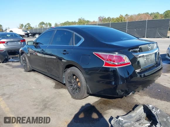 ✅ 2015 Nissan Altima S • VIN: 1N4AL3APXFN877881 • Lot: 43714288. Listed on IAAI with 199,199 mi. Free auction sales archive from the USA and detailed vehicle history report at DreamBid. Image 3.
