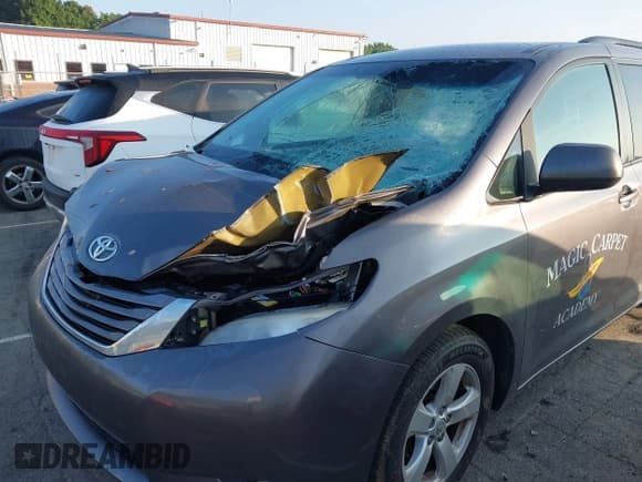 ✅ 2015 Toyota Sienna LE AAS • VIN: 5TDKK3DCXFS675224 • Lot: 42448400. Listed on IAAI with 152,705 mi. Free auction sales archive from the USA and detailed vehicle history report at DreamBid. Image 6.