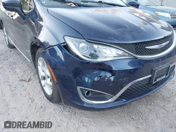 ✅ 2018 Chrysler Pacifica Touring L Plus • VIN: 2C4RC1EG1JR112596 • Lot: 43605978. Listed on IAAI with 141,400 mi. Free auction sales archive from the USA and detailed vehicle history report at DreamBid. Image 6.