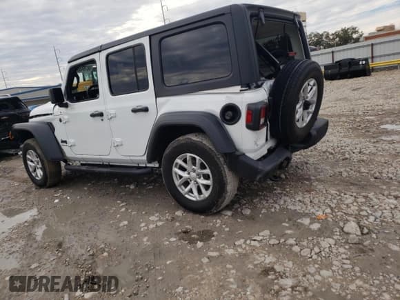 ✅ 2023 Jeep Wrangler Sport Altitude • VIN: 1C4HJXDG8PW620005 • Lot: 88764605. Wystawiony na Copart z przebiegiem 25 724 mil. Bezpłatny archiwum sprzedaży aukcyjnych z USA i szczegółowy raport historii pojazdu na DreamBid. Zdjęcie 2.