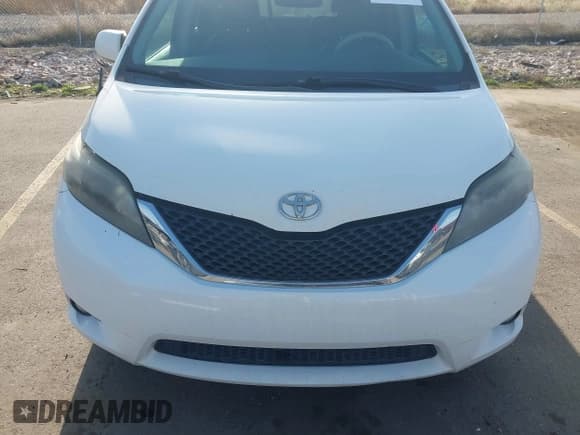 ✅ 2012 Toyota Sienna SE • VIN: 5TDXK3DC1CS221798 • Lot: 41989210. Listed on IAAI with 198,962 mi. Free auction sales archive from the USA and detailed vehicle history report at DreamBid. Image 13.