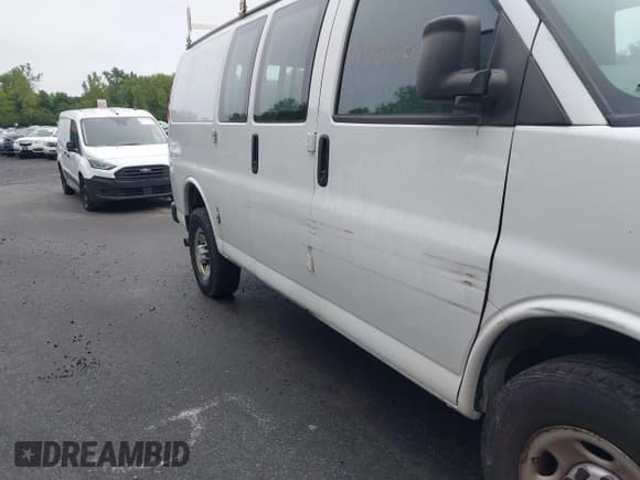 ✅ 2018 Chevrolet Express Cargo • VIN: 1GCWGAFP9J1287902 • Lot: 42993028. Listed on IAAI with 138,083 mi. Free auction sales archive from the USA and detailed vehicle history report at DreamBid. Image 6.