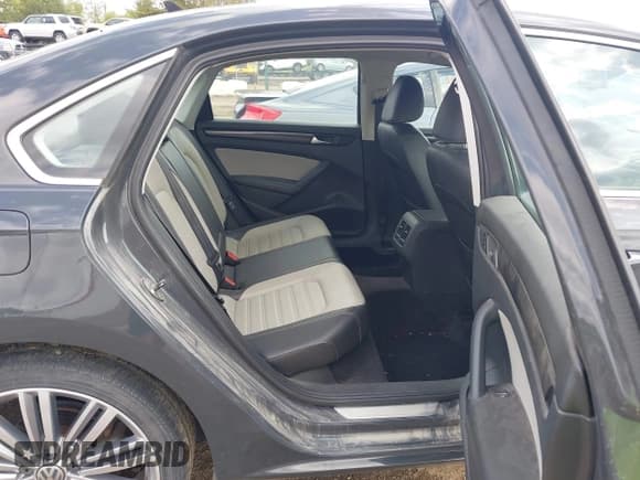 ✅ 2014 Volkswagen Passat SE • VIN: 1VWBT7A38EC080264 • Лот: 43271607. Опубликован ранее на IAAI с пробегом 73 646 миль. Бесплатный доступ к архиву аукционных продаж из США и подробный отчёт об истории автомобиля на DreamBid. Изображение 8.