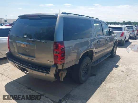 ✅ 2007 Chevrolet Suburban LT • VIN: 3GNFC160X7G317814 • Lot: 42368680. Listed on IAAI with 216,260 mi. Free auction sales archive from the USA and detailed vehicle history report at DreamBid. Image 6.