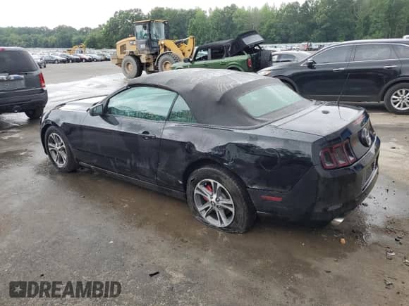 2014 Ford Mustang V6 с VIN 1ZVBP8EM1E5308185, выставлен на аукционе Copart как лот 63237495 с пробегом 96 600 миль миль и Списание • Salvage title. История ставок и продаж доступна на DreamBid. Изображение 2.