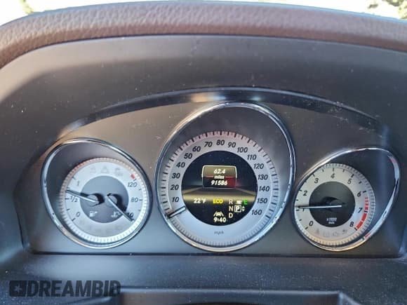 ✅ 2013 Mercedes-Benz GLK 350 • VIN: WDCGG8JB1DG106490 • Lot: 94024665. Wystawiony na Copart z przebiegiem 91 586 mil. Bezpłatny archiwum sprzedaży aukcyjnych z USA i szczegółowy raport historii pojazdu na DreamBid. Zdjęcie 9.