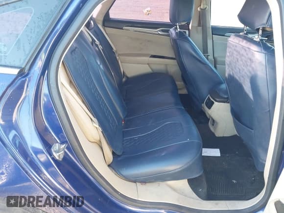 ✅ 2015 Ford Fusion SE • VIN: 3FA6P0H73FR138072 • Lot: 43592918. Wystawiony na IAAI z przebiegiem 213 297 mil. Bezpłatny archiwum sprzedaży aukcyjnych z USA i szczegółowy raport historii pojazdu na DreamBid. Zdjęcie 8.