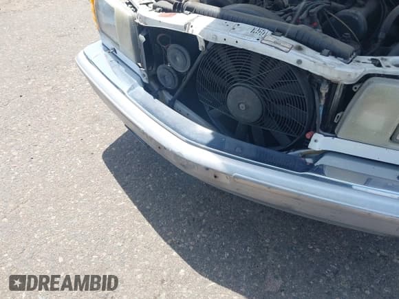 ✅ 1987 Mercedes-Benz 420 SEL • VIN: WDBCA35D0HA356542 • Лот: 42825852. Опубликован ранее на IAAI с пробегом 163 546 миль. Бесплатный доступ к архиву аукционных продаж из США и подробный отчёт об истории автомобиля на DreamBid. Изображение 6.