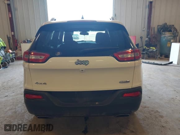 ✅ 2015 Jeep Cherokee Latitude • VIN: 1C4PJMCS9FW633313 • Lot: 41952424. Wystawiony na IAAI z przebiegiem 135 885 mil. Bezpłatny archiwum sprzedaży aukcyjnych z USA i szczegółowy raport historii pojazdu na DreamBid. Zdjęcie 16.