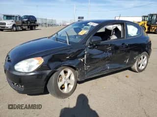 2010 Hyundai Accent SE z VIN KMHCN3AC2AU161948, wystawiony jako Copart lot #44276635 z przebiegiem 130 702 mil mil oraz Szkoda całkowita • Salvage title. Historia ofert i sprzedaży dostępna na DreamBid. Obrazek 1.