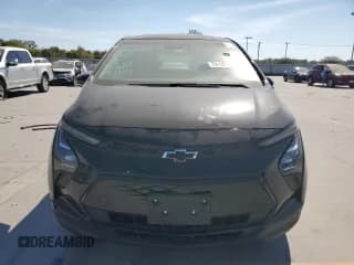 ✅ 2023 Chevrolet Bolt EV 1LT • VIN: 1G1FW6S08P4141581 • Lot: 78107484. Wystawiony na Copart z przebiegiem Nie podano. Bezpłatny archiwum sprzedaży aukcyjnych z USA i szczegółowy raport historii pojazdu na DreamBid. Zdjęcie 5.