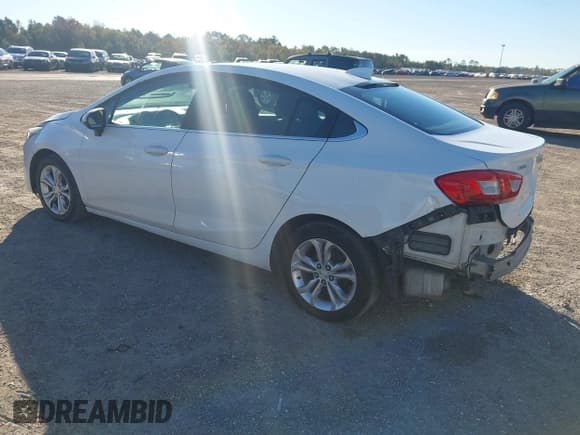 ✅ 2019 Chevrolet Cruze LT • VIN: 1G1BE5SM9K7121085 • Lot: 43693930. Listed on IAAI with 161,367 mi. Free auction sales archive from the USA and detailed vehicle history report at DreamBid. Image 3.