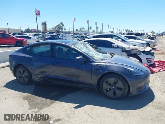 ✅ 2023 Tesla Model 3 Long Range • VIN: 5YJ3E1EB4PF670970 • Lot: 39227851. Wystawiony na IAAI z przebiegiem 16 904 mil. Bezpłatny archiwum sprzedaży aukcyjnych z USA i szczegółowy raport historii pojazdu na DreamBid. Zdjęcie 12.