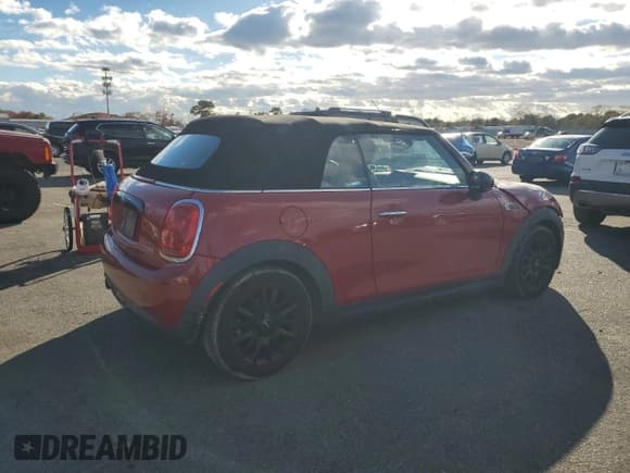 ✅ 2017 MINI Convertible Cooper • VIN: WMWWG5C35H3C98970 • Лот: 91039495. Опубликован ранее на Copart с пробегом 75 190 миль. Бесплатный доступ к архиву аукционных продаж из США и подробный отчёт об истории автомобиля на DreamBid. Изображение 3.