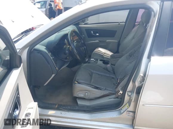 ✅ 2006 Cadillac CTS • VIN: 1G6DM57T560198931 • Lot: 42424562. Wystawiony na IAAI z przebiegiem 170 807 mil. Bezpłatny archiwum sprzedaży aukcyjnych z USA i szczegółowy raport historii pojazdu na DreamBid. Zdjęcie 5.