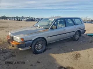 ✅ 1988 Toyota Camry • VIN: JT2SV21W4J0236816 • Lot: 96125895. Wystawiony na Copart z przebiegiem 137 716 mil. Bezpłatny archiwum sprzedaży aukcyjnych z USA i szczegółowy raport historii pojazdu na DreamBid. Zdjęcie 1.