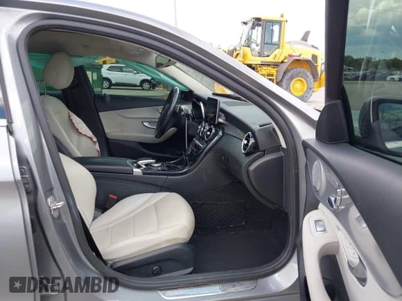 ✅ 2016 Mercedes-Benz C 300 • VIN: 55SWF4KB2GU110802 • Лот: 43080809. Опубликован ранее на IAAI с пробегом 128 584 миль. Бесплатный доступ к архиву аукционных продаж из США и подробный отчёт об истории автомобиля на DreamBid. Изображение 5.