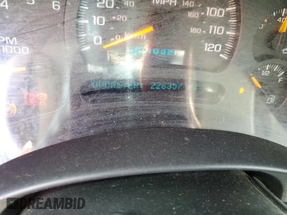 ✅ 2005 GMC Yukon SLE • VIN: 1GKEK13V85R101307 • Лот: 61874355. Опубликован ранее на Copart с пробегом 226 357 миль. Бесплатный доступ к архиву аукционных продаж из США и подробный отчёт об истории автомобиля на DreamBid. Изображение 9.