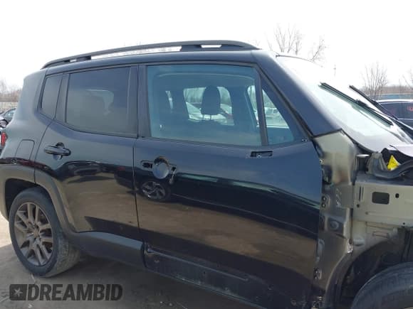 ✅ 2016 Jeep Renegade Latitude • VIN: ZACCJABT9GPD03113 • Lot: 42001114. Listed on IAAI with 180,111 mi. Free auction sales archive from the USA and detailed vehicle history report at DreamBid. Image 14.