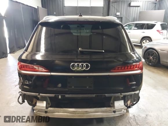 ✅ 2021 Audi Q7 Premium Plus • VIN: WA1LJAF7XMD029874 • Lot: 42127941. Wystawiony na IAAI z przebiegiem 110 456 mil. Bezpłatny archiwum sprzedaży aukcyjnych z USA i szczegółowy raport historii pojazdu na DreamBid. Zdjęcie 17.