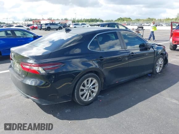 ✅ 2021 Toyota Camry LE • VIN: 4T1C11AKXMU412582 • Lot: 43400501. Wystawiony na IAAI z przebiegiem 31 983 mil. Bezpłatny archiwum sprzedaży aukcyjnych z USA i szczegółowy raport historii pojazdu na DreamBid. Zdjęcie 4.