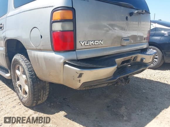 ✅ 2002 GMC Yukon Denali • VIN: 1GKEK63U32J218811 • Lot: 43211799. Wystawiony na IAAI z przebiegiem 270 829 mil. Bezpłatny archiwum sprzedaży aukcyjnych z USA i szczegółowy raport historii pojazdu na DreamBid. Zdjęcie 6.