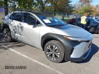 ✅ 2025 Toyota bZ4X XLE • VIN: JTMAAAAA2SA073110 • Лот: 43449806. Опубликован ранее на IAAI с пробегом 4 070 миль. Бесплатный доступ к архиву аукционных продаж из США и подробный отчёт об истории автомобиля на DreamBid. Изображение 1.