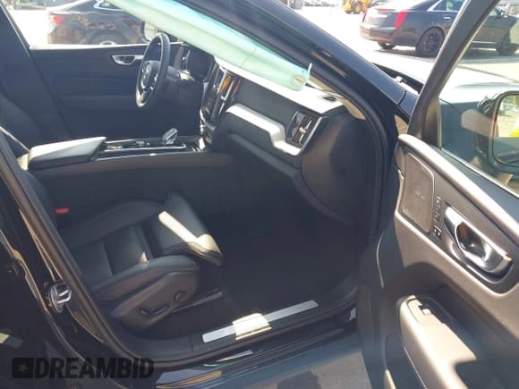 ✅ 2025 Volvo XC60 Ultra • VIN: YV4H60RM7S1030145 • Лот: 42604725. Опубликован ранее на IAAI с пробегом 2 389 миль. Бесплатный доступ к архиву аукционных продаж из США и подробный отчёт об истории автомобиля на DreamBid. Изображение 5.