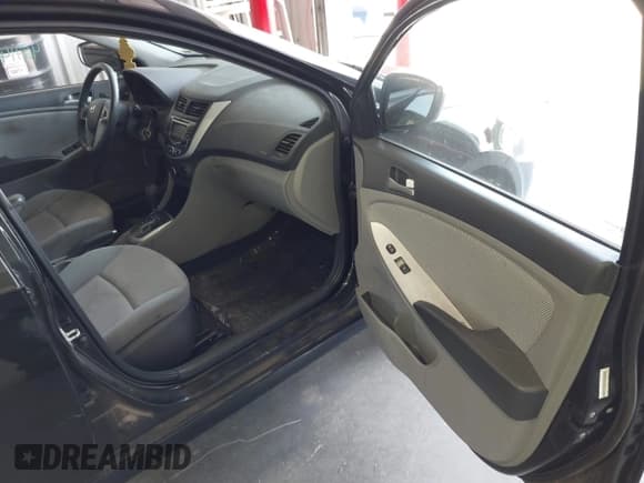 ✅ 2013 Hyundai Accent GS • VIN: KMHCT5AE0DU081040 • Lot: 42714515. Wystawiony na IAAI z przebiegiem 113 917 mil. Bezpłatny archiwum sprzedaży aukcyjnych z USA i szczegółowy raport historii pojazdu na DreamBid. Zdjęcie 5.