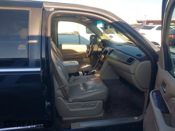 ✅ 2009 Cadillac Escalade • VIN: 1GYFK23239R295904 • Lot: 43611993. Wystawiony na IAAI z przebiegiem 172 293 mil. Bezpłatny archiwum sprzedaży aukcyjnych z USA i szczegółowy raport historii pojazdu na DreamBid. Zdjęcie 5.