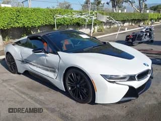 ✅ 2019 BMW i8 • VIN: WBY2Z6C55KVG98119 • Лот: 43127245. Опубликован ранее на IAAI с пробегом 29 645 миль. Бесплатный доступ к архиву аукционных продаж из США и подробный отчёт об истории автомобиля на DreamBid. Изображение 1.